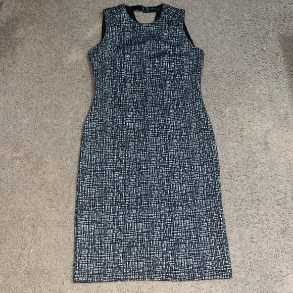 J. McLaughlin Barry Sleeveless Jewel Neck Montego Scuba Dress Black White Medium - Picture 2 of 8